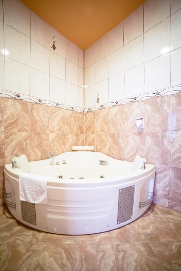 Отель Hotel Imperial Inn Тыргу-Муреш