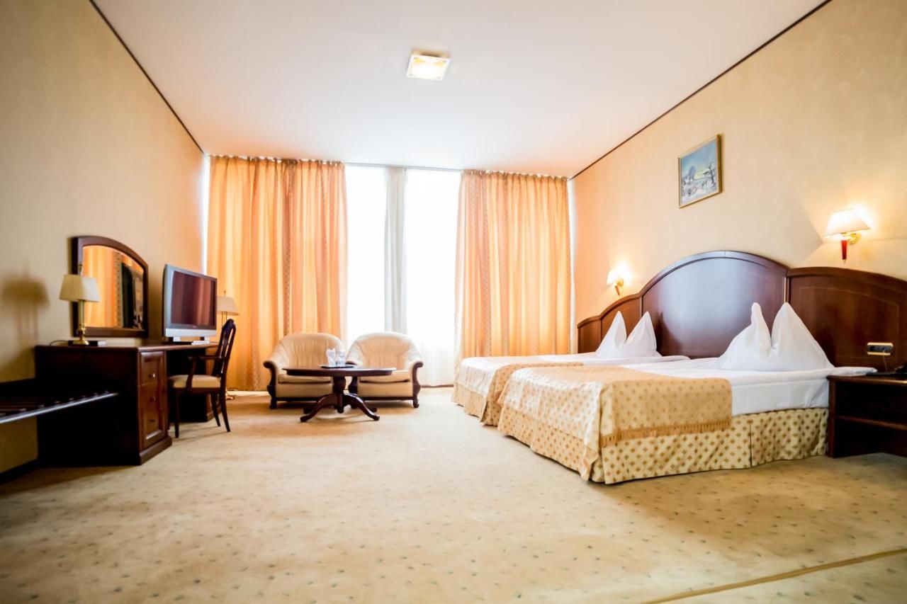 Отель Hotel Imperial Inn Тыргу-Муреш