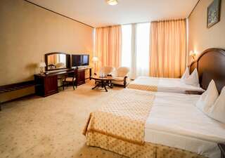 Отель Hotel Imperial Inn Тыргу-Муреш Двухместный номер с 1 кроватью или 2 отдельными кроватями-1